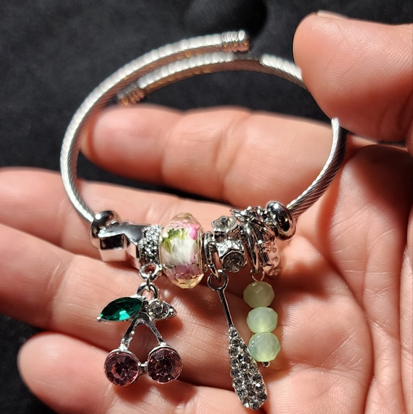 STAINLESS STEEL TWIST CHARM BRACELET - Picture 7 of 7